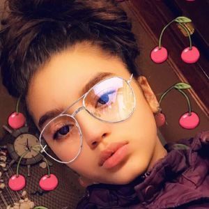 Meet your Posher, Gabriela